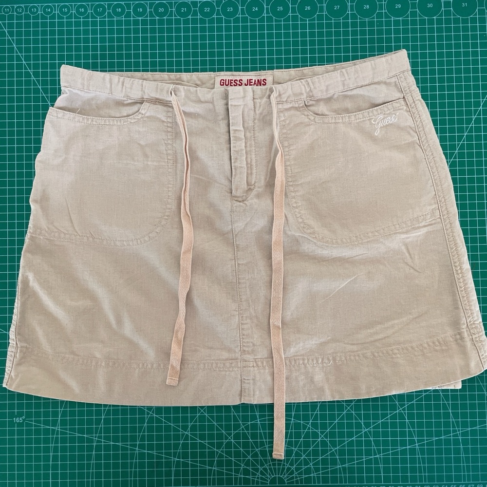 Guess mini beige skirt